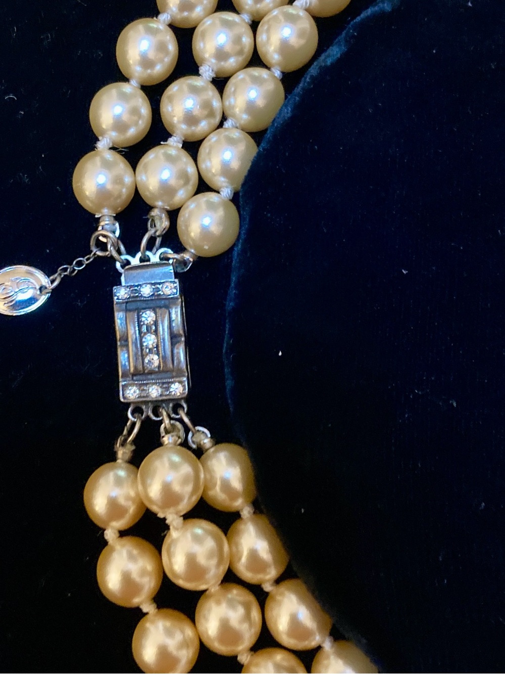 Jackie’s Pearls 3 Strand Franklin Mint Cream JBK 8mm Euc - Picture 2 of 13
